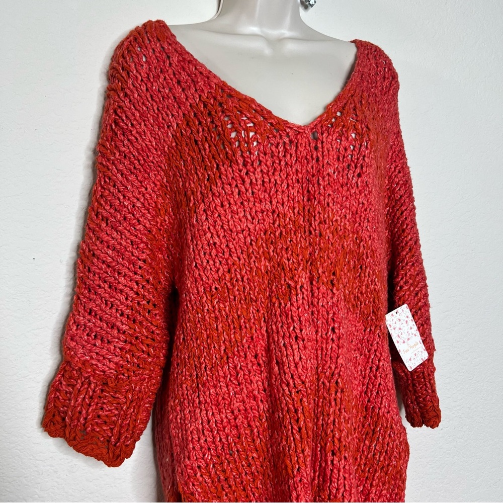 New Free People Women’s Sweater Georgia V-neck Tunic 2 Sleeve Size Small Red$148 - Picture 1 of 14